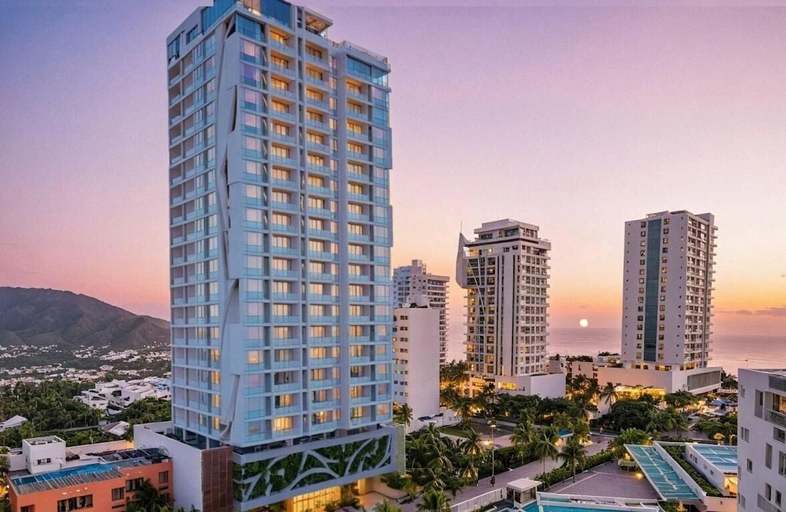 Exterior & Views