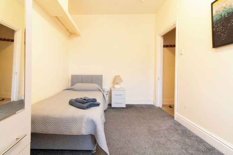 Bedroom 3, Thornbury Guest House Room 5, Southampton