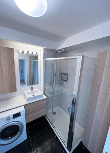 Bathroom 2, Charme et Douceur By UTA HOUSE, Seine-Saint-Denis
