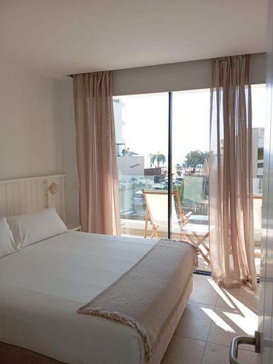 Bedroom, ECO-APARTMENTS LA MARINEDA, Girona