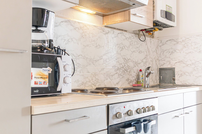 Private kitchen 3, Beautiful 2BR Apt Near Meidling Station, Wien