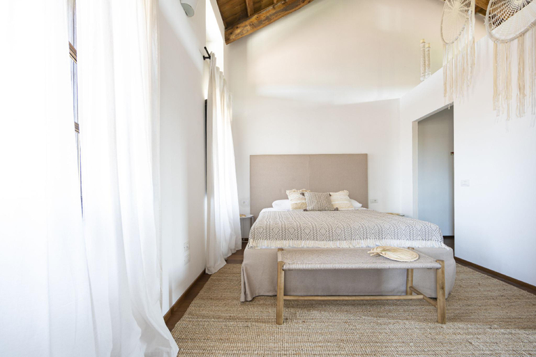 Bedroom 2, Les Arcs, Novara