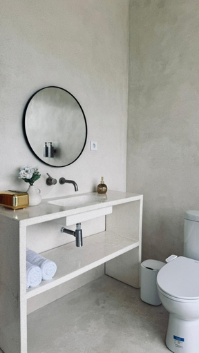 Bathroom 4, Pinggan Foggy, Bangli