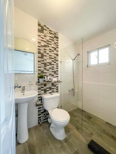 Bathroom 2, Studio Close to Agora Mall Sleeps 2, Distrito Nacional