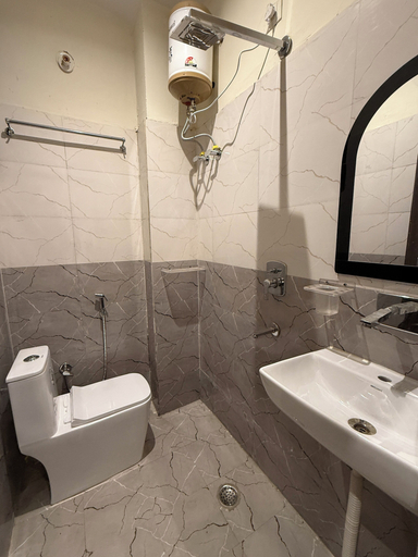 Bathroom, Hotel Royal India - New Palam Vihar, Gurgaon