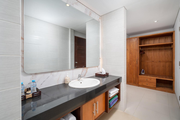 Bathroom 2, Vansari Serenity Seminyak, Badung