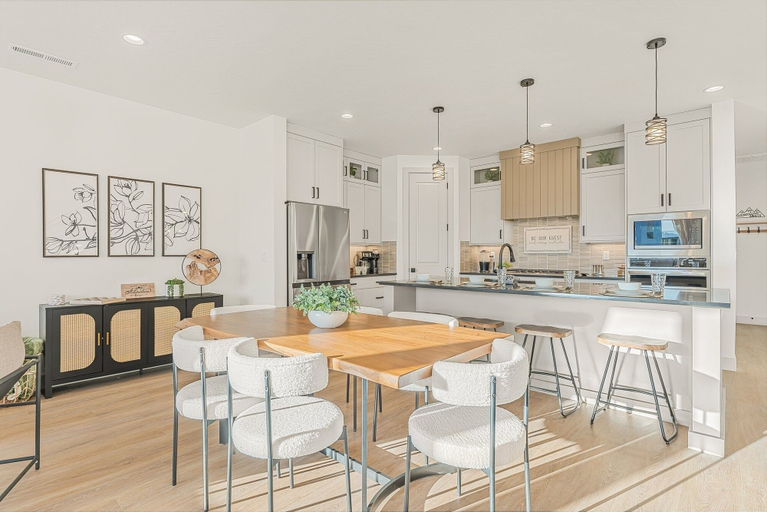 Dining 2, Always An Adventure 4 Bedroom Townhouse, Washington