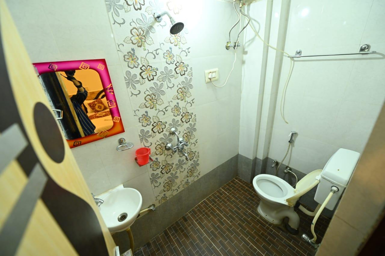 Bathroom, Hotel Royal Inn Jaisalmer, Jaisalmer