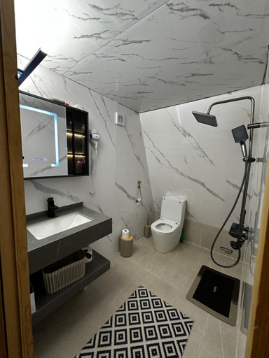 Bathroom 3, Complex Praga
