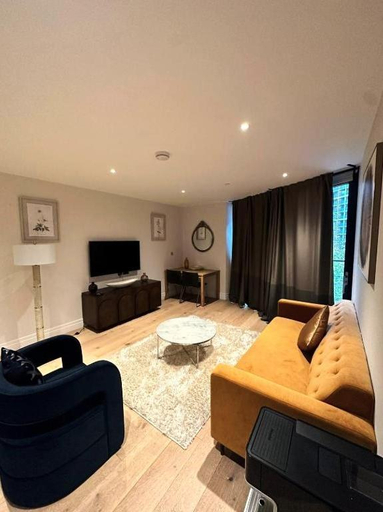 Others 2, Studio come 1 Bed flat in Vauxhall next to Battersea, London