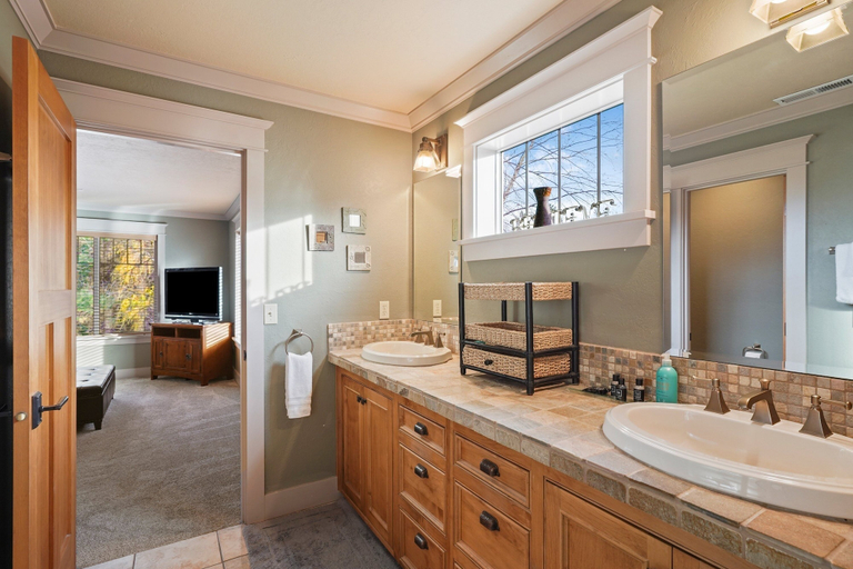 Bathroom 2, Craftsman-style Awbrey Home features Gas BBQ by RedAwning, Deschutes