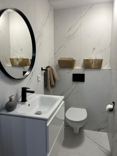 Bathroom 3, Apartamenty na Placu Kaszubskim w Gdyni, Gdynia