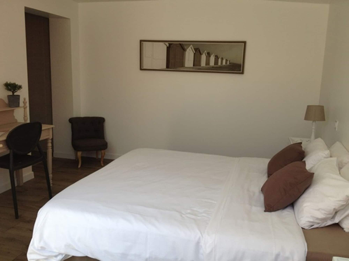 Bedroom 3, Hotel Les Voyageurs, Vendée