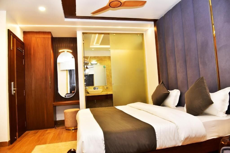 Bedroom 4, Divine Peak, Hoshangabad