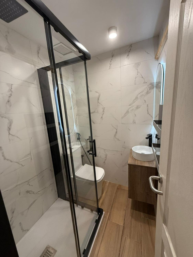 Bathroom 3, Hostal Andrea Gran Via, Madrid