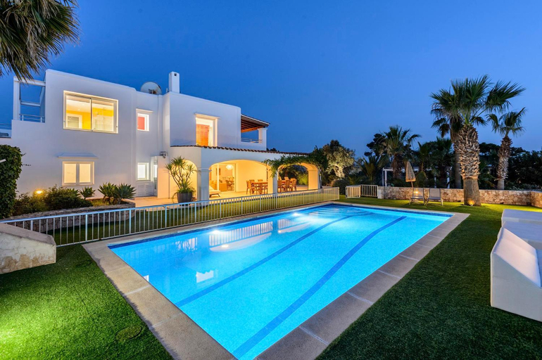 Sport & Beauty 2, Villa Can Joan I - Fantastic Sunset Views and Family Friendly -, Baleares
