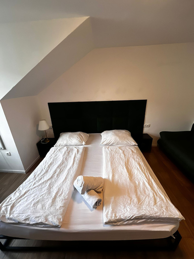 Room 2, Simple 2BR Apt Near Meidling Station, Wien