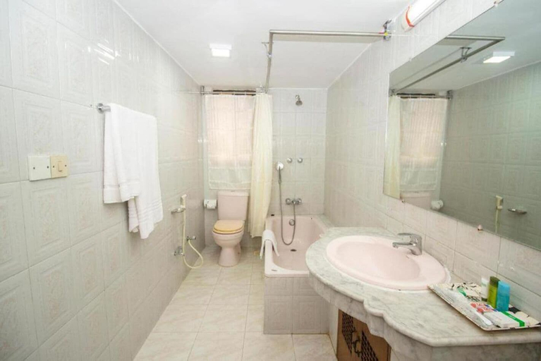 Bathroom 2, Hotel Sweet Place, Dhaka