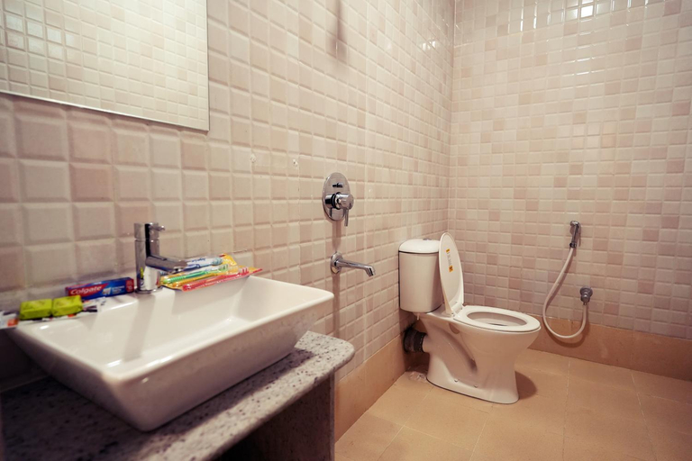 Bathroom 3, Hotel Sagar Priya, Purba Medinipur