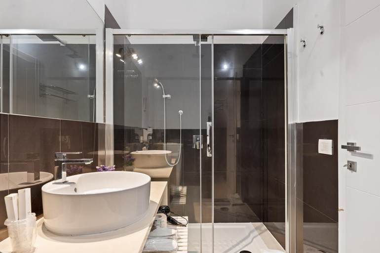 Bathroom 3, Villa Landolina, Syracuse