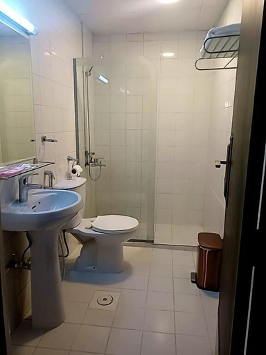 Bathroom 5, Summer Land Hotel, Manama