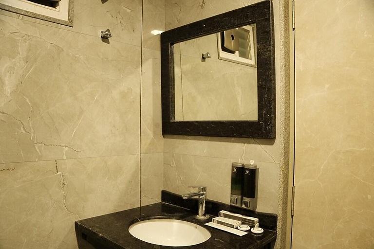Bathroom 5, THE PLATINUM BOUTIQUE INN, Hyderabad