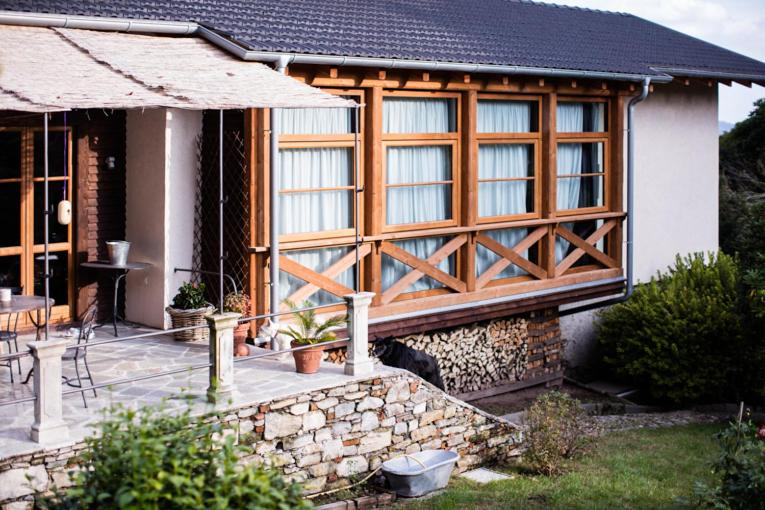 Exterior & Views