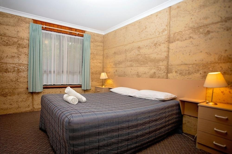 Bedroom 4, Hopetoun Motel & Chalet Village, Ravensthorpe