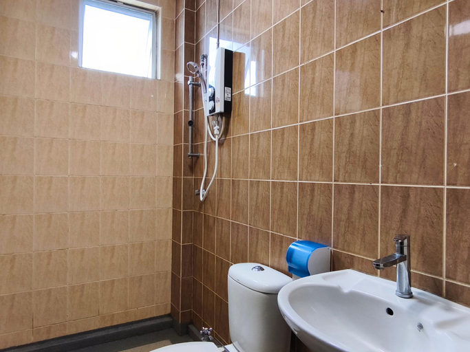 Bathroom 2, Eden 3 Bedrooms Apartment, Kuching