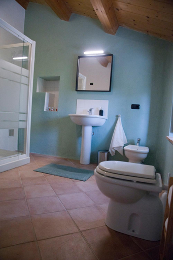 Bathroom 3, Casale di Maro, Fermo