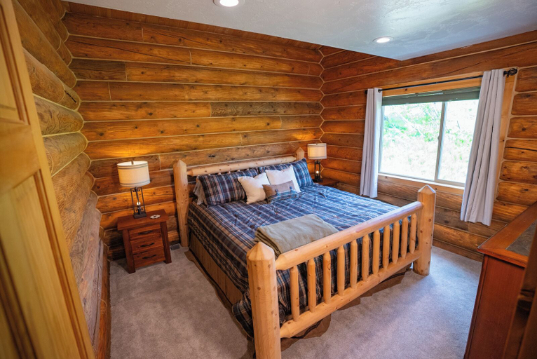 Room 1, Destination Alaska Charters - Cabin 1, Kenai Peninsula