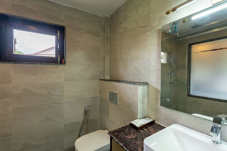 Bathroom 5, River Bank Jungle Resort, Narayani
