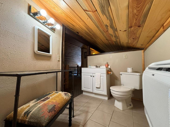 Bathroom 3, Riverfront Motel & Cabins, Sanders