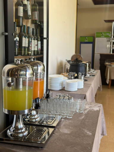 Food & Drinks 4, Hotel Saya