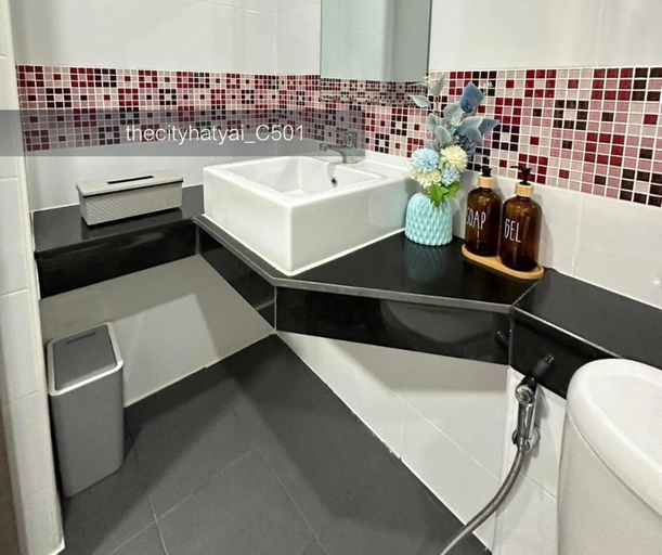 Bathroom, The City Hatyai condominium ห้อง C501, Hat Yai