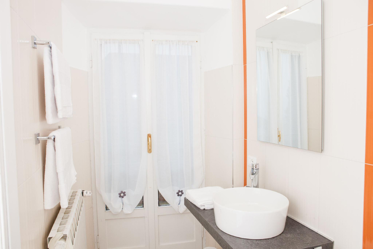 Bathroom 2, Palazzo Rivola, Bergamo