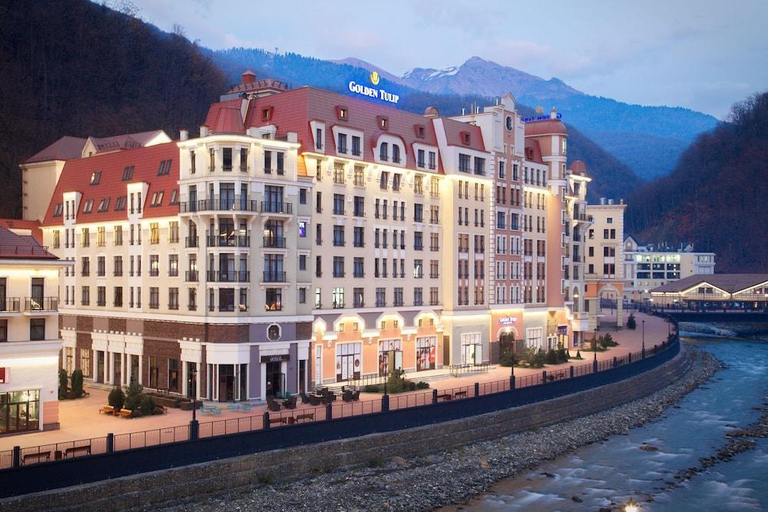 Exterior & Views