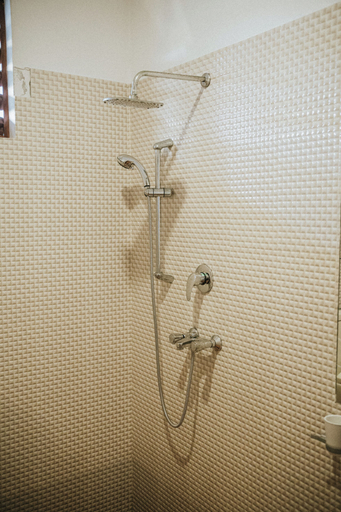 Bathroom 5, Beach House Goviyapana, Habaraduwa