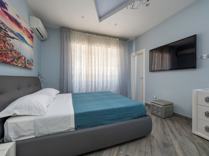 Room 4, Partenope, Napoli