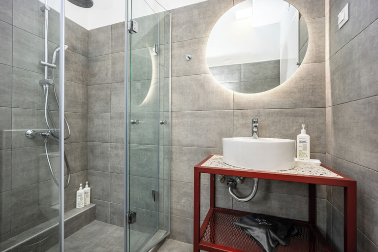 Bathroom 3, Arches Apartments, Attica