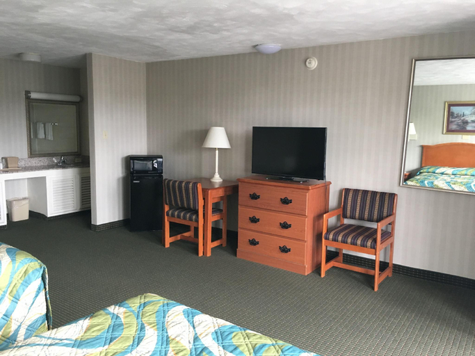 Bedroom, Alpine Motel, Washington