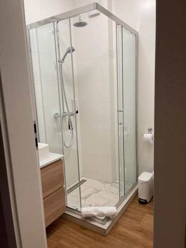Bathroom 3, Mamaia 415 Apartments, Constanta