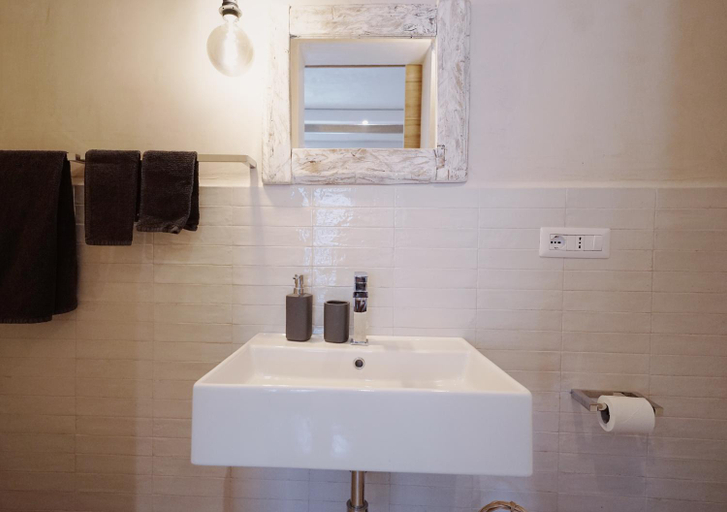Bathroom 4, Borgo Lianti Rooms, Olbia-Tempio