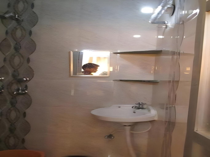 Bathroom, Hotel Shiv Ganga, Varanasi
