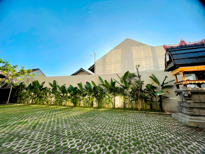 Property grounds 4, Sekar Tunjung Guest House Seminyak, Denpasar