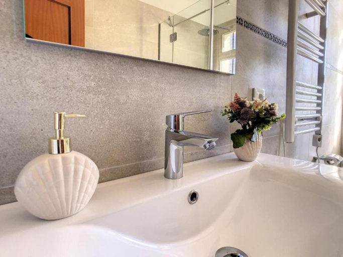 Bathroom 3, Villa Baradaye by Atlantic Holiday, Calheta