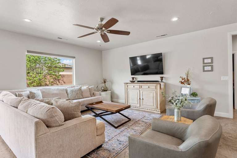 Living area 3, Lakeside Oasis At Sand Hollow 4 Bedroom Home, Washington