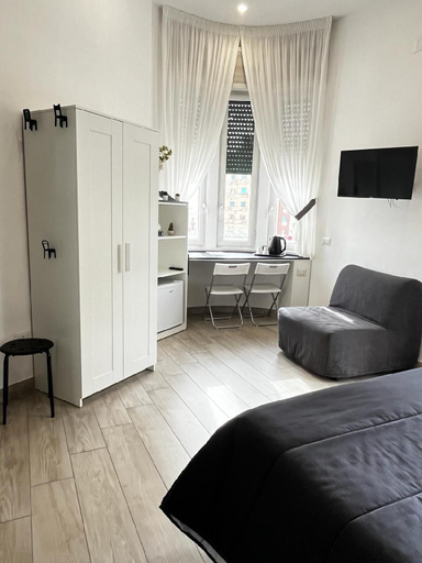 Bedroom 2, Quelli del Vesuvio, Napoli