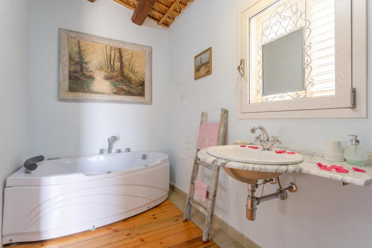 Bathroom 3, Villa Nina Large Private Pool, A/C, WiFi, Ragusa