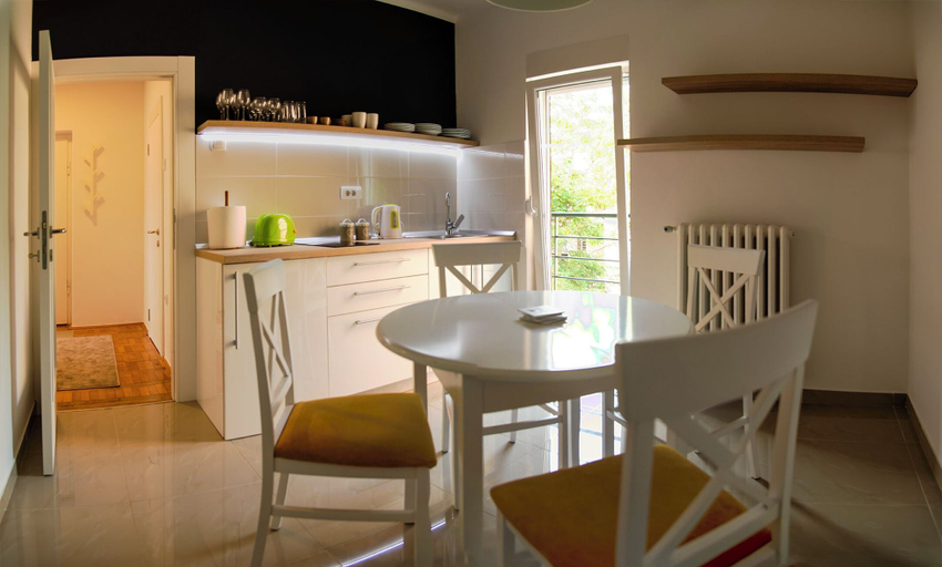 Others 4, Apartman no.5, Novi Sad
